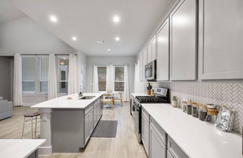 Austin Cottage | Modern and lux 4B House With Office, 20 min to DT