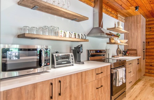Cumming Cabin | Modern and Luxurious Cabin Retreat, 5 minutes from Cumming City Center