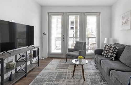 Austin Apartment | Modern Apartment in Prime Location (ID1403X653)