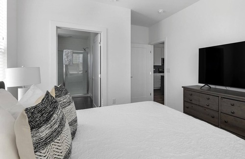 Austin Apartment | Modern Apartment in Prime Location (ID1403X653)