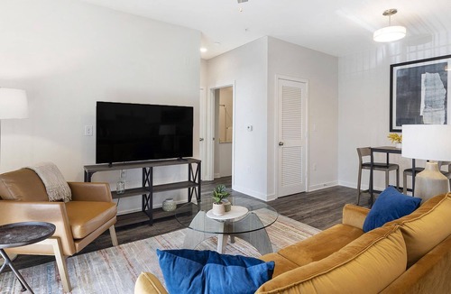 Suffolk Apartment | Modern Apartment in Prime Location (ID4693X56)