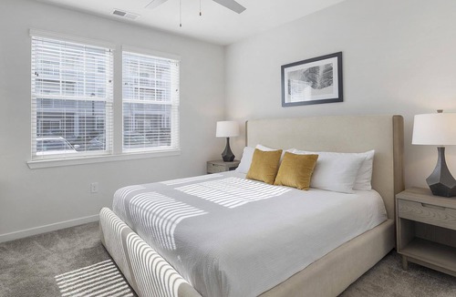 Suffolk Apartment | Modern Apartment in Prime Location (ID4693X56)