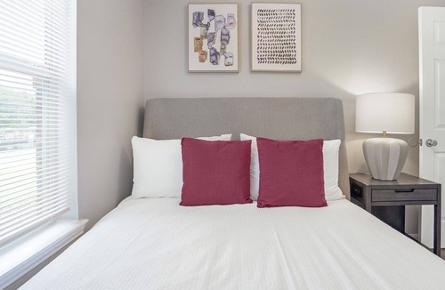 Dallas Apartment | Modern Apartment in Prime Location (ID1201X619)