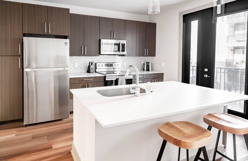 River District Apartment | Modern Apartment in Prime Location (ID6832X13)