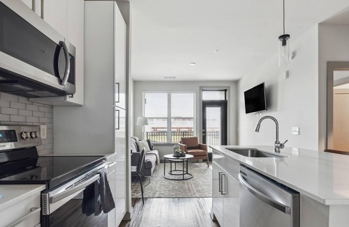 River District Apartment | Modern Apartment in Prime Location (ID6832X09)