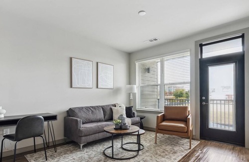 River District Apartment | Modern Apartment in Prime Location (ID6832X09)