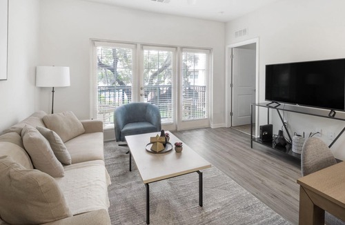 Charleston Apartment | Modern Apartment in Prime Location (ID1367X336)
