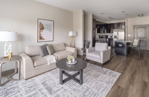 Charleston Apartment | Modern Apartment in Prime Location (ID6812X48)