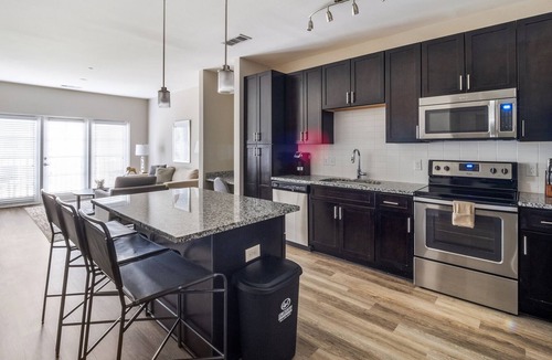 Charleston Apartment | Modern Apartment in Prime Location (ID6812X48)
