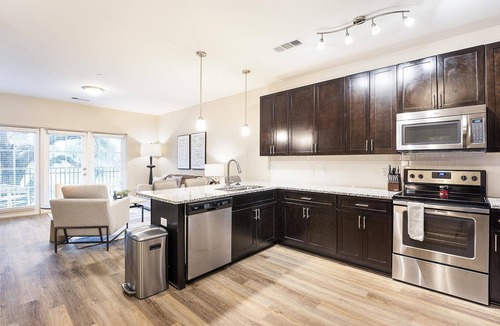 Charleston Apartment | Modern Apartment in Prime Location (ID8411X14)