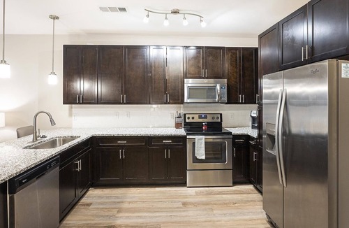 Charleston Apartment | Modern Apartment in Prime Location (ID8411X14)