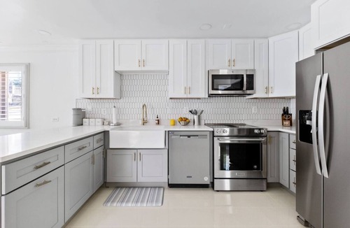Cherrydale Apartment | Modern Apt | 15 Min to DC | Private Balcony