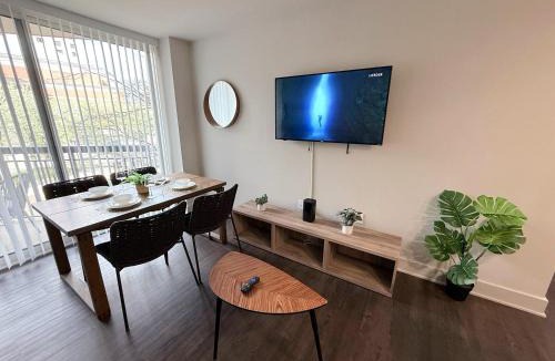 Pentagon City Apartment | Modern Apt in Prime Location - Walk to Metro