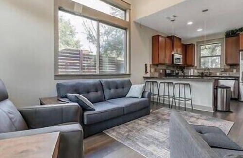 Galindo House | Modern Austin Home w/ Porch & Large Yard!