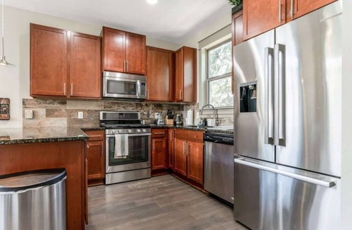Galindo House | Modern Austin Home w/ Porch & Large Yard!