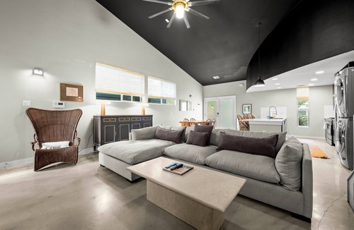 Chestnut House | Modern Austin Retreat 3BR + 2.5BA Near Downtown