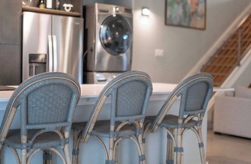 Chestnut House | Modern Austin Retreat 3BR + 2.5BA Near Downtown
