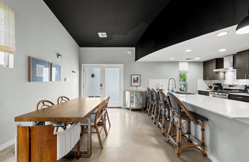 Chestnut House | Modern Austin Retreat 3BR + 2.5BA Near Downtown