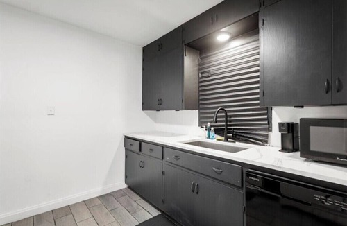 Cherrywood House | Modern Austin Retreat - Near Downtown, UT, 6th St