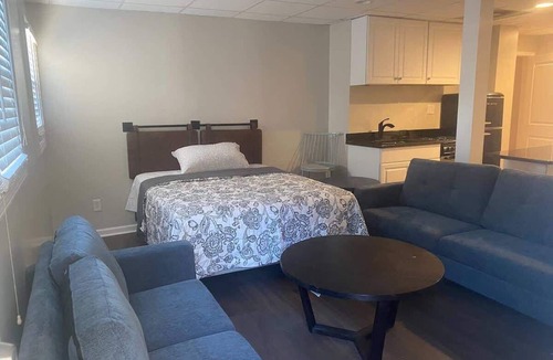Lilburn House | Modern Basement APT min from Infinite Energy CENTR