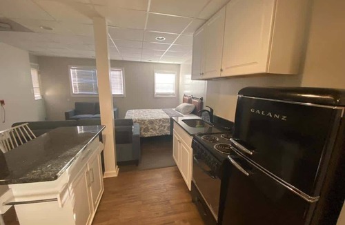 Lilburn House | Modern Basement APT min from Infinite Energy CENTR