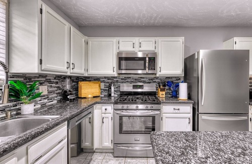Barker House | Modern Boho 3BR Retreat in NW Houston