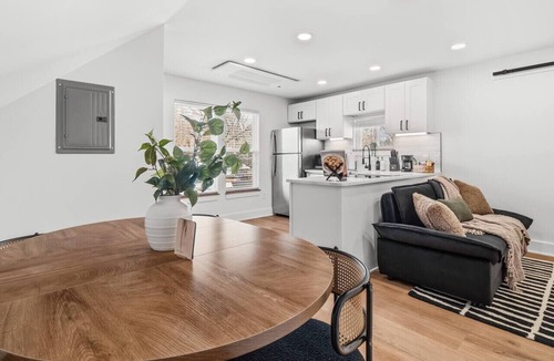 Detroit - Shoreway Apartment | Modern Boho Escape | Prime Ohio City Stay