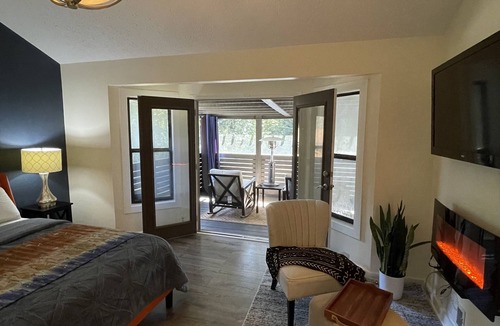 Stone Mountain House | Modern Cabin of Stone Mountain