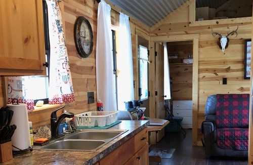 Tarpley Cabin | Modern Cabin on the Hill - Amazing Views
