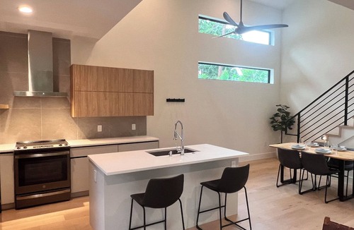 Brentwood House | Modern Casita