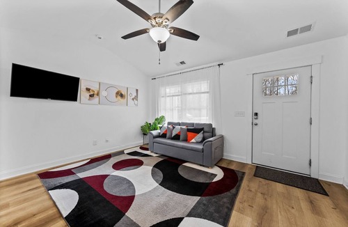 Oak Forest House | Modern Charlotte Retreat Near Uptown
