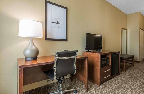 Southside Hotel | Modern Comfort Close to St. Johns River & Local Attractions! W/Outdoor Pool!