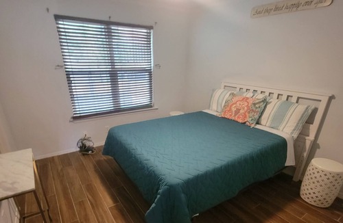South Lamar Condo | Modern condo 4 miles from Zilker park!