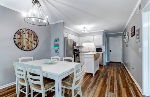 Isle of Palms Condo | Modern Condo, Pool, Close to Beach, Restaurants & Shops - 101A Oceanside
