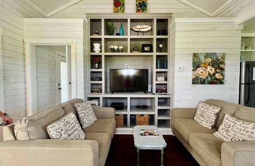 Hartsfield House | Modern Cottages Caroline's Cottage