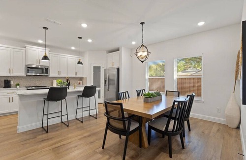 West Dallas House | Modern Dallas Getaway | Sleeps Big | Brand New Build