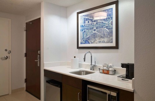 Mount Vernon Triangle Hotel | Modern DC 1BR King Suite Steps from Convention Center, National Mall & Museums