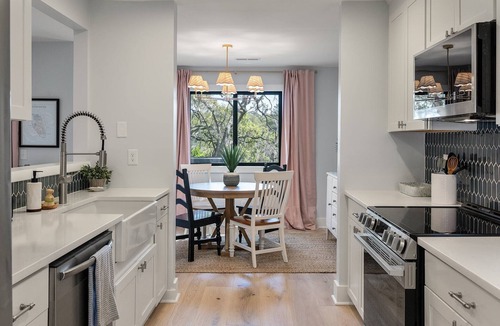 Mount Pleasant Condo | Modern, Dog-Friendly Marsh Retreat