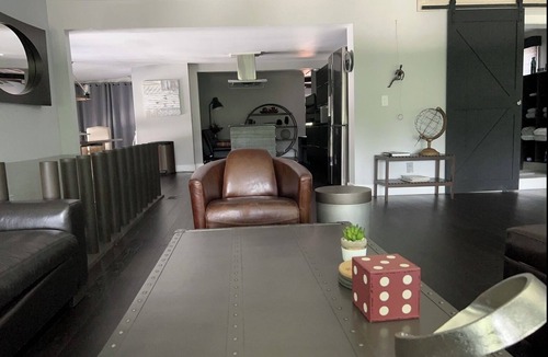 Dunwoody House | Modern Duplex Close to Perimeter Mall