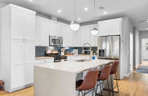 Clarksville House | Modern East Austin Escape Near 6th DT PetFriendly 3BR2BA by Austin Vacay