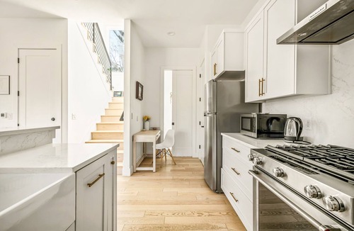 Blackshear-Prospect Hill House | Modern East Austin Home | Sauna | BBQ | Walkable!