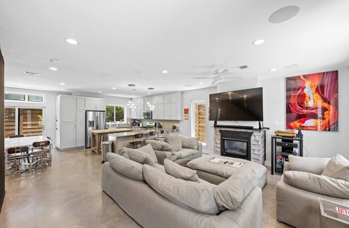 Blackshear-Prospect Hill House | Modern Eastside Home + Rooftop Deck - Valerie!