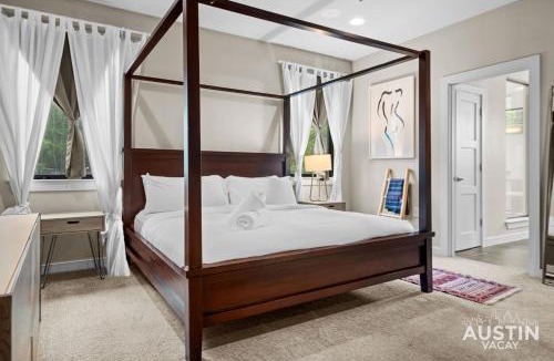 Govalle House | Modern Easy E Austin Living 3BR 3BA Peloton and Private Suites by Austin Vacay