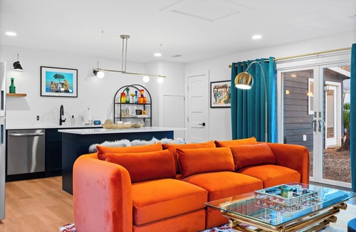 Cherrywood Apartment | Modern Escape w/Fireplace next to Pickleball Club