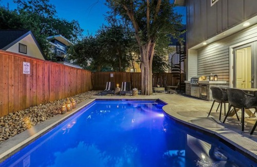Govalle House | Modern Estate with Private Heated Pool