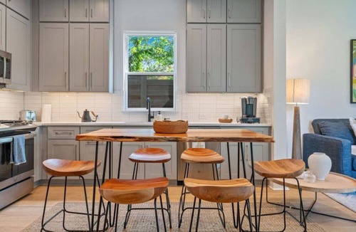 Austin House | Modern Family Comfort | 2BR/2.5BA Sleeps 6