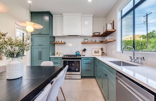 East Cesar Chavez House | Modern Farmhouse with Rooftop Deck Downtown