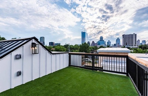 East Cesar Chavez House | Modern Farmhouse with Rooftop Deck Downtown