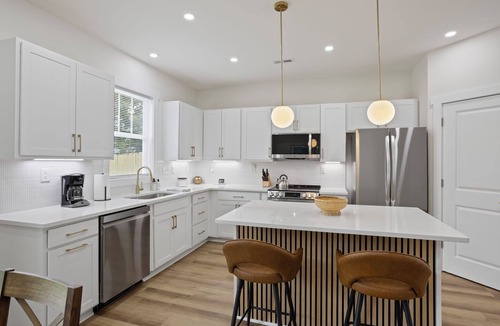 City View House | Modern Greenville Retreat 8 Minutes to Downtown Fun + Pet Friendly