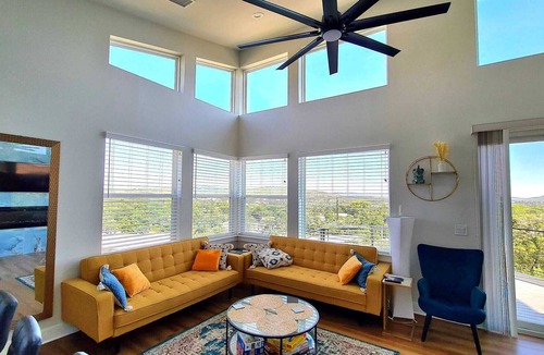 Jonestown House | Modern High-Rise Luxury Stay w/ Lake+Hill VIEWS